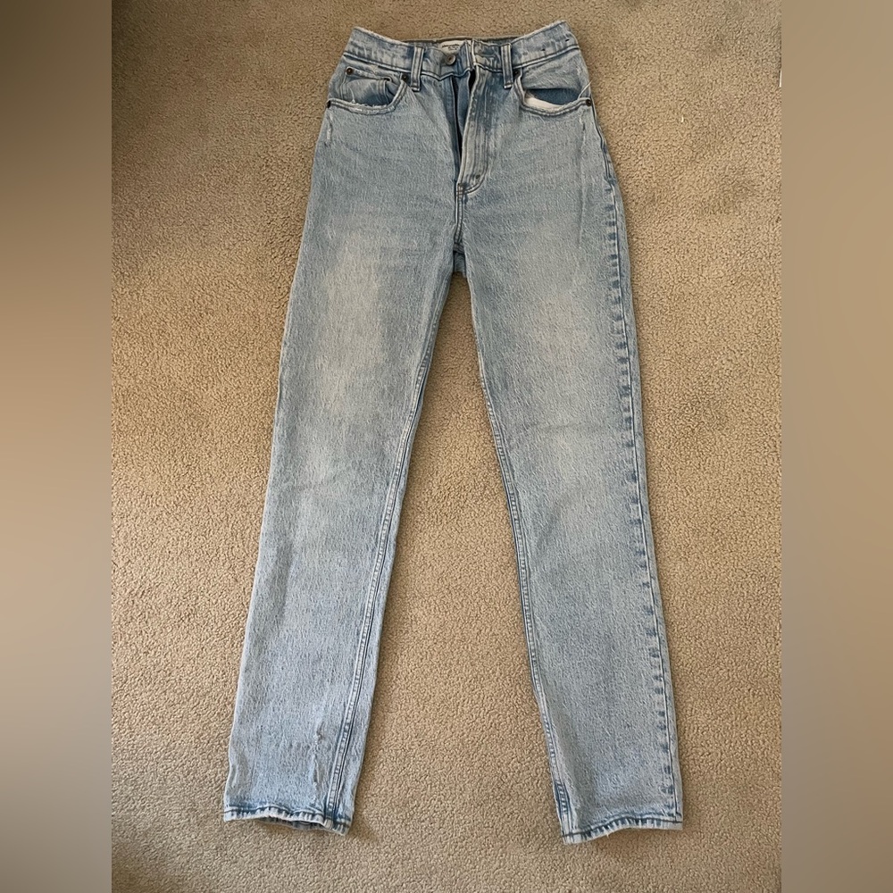 Abercrombie 90s Straight Ultra High Rise Curve Love. (Size 24 LONG)